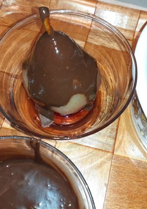 Una foto de Peras al Chocolate