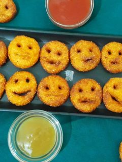 पोटैटो सूजी स्माइली (potato suji smiley recipe in Hindi) रेसिपी मुख्य फोटो
