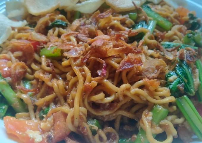 Cara Gampang Menyiapkan Indomie goreng spesial ☀️ yang Enak