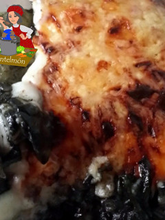 Una foto de Lasanya de verduras con tinta de sepia