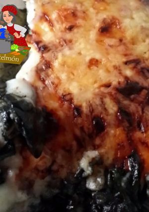 Una foto de Lasanya de verduras con tinta de sepia