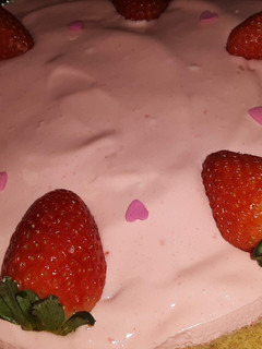 A picture of Strawberry Jell-O Pie.