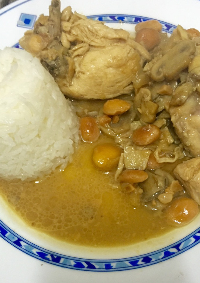 Una foto de Pollo con almendras
