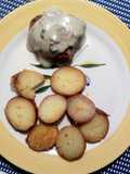 Filete con salsa de queso azul y papas rústicas