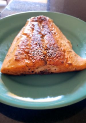 Una foto de Salmón en el wok