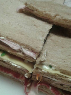 Una foto de Sándwich de miga