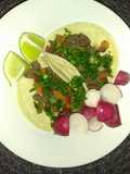 Tacos de carne de res con especies frescas