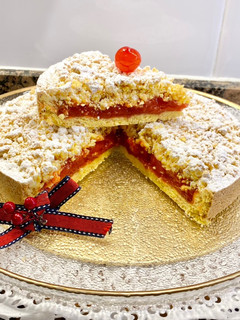 Una foto de Pastel con crema de fresas