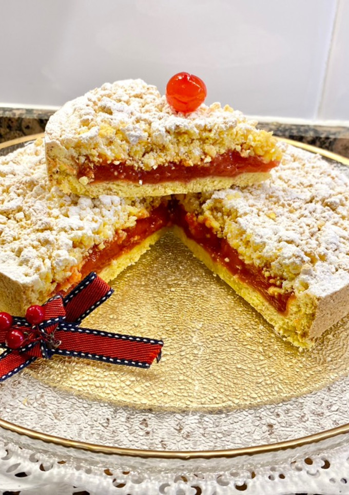 Una foto de Pastel con crema de fresas