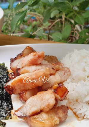 Hình của món Cơm rong biển thịt nướng.