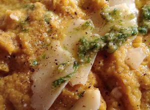 Foto di Vellutata di zucca,edamer e pesto di rucola