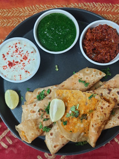 પેપર આલુ પરાઠા રેસીપી મુખ્ય ફોટો