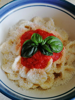 Foto di Orecchiette,sugo di pomodoro fresco con cacioricotta e basilico