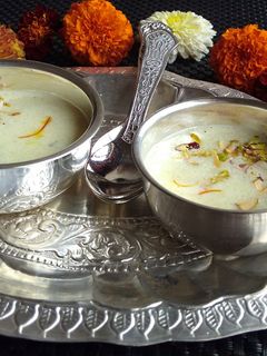रव्याची खीर (ravyachi kheer recipe in marathi) रेसिपी चे मुख्य फोटो