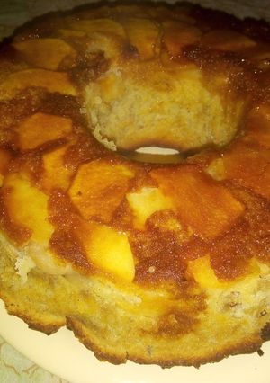 Una foto de Torta invertida de manzana y bananas