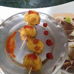 A picture of Corn Potato balls.