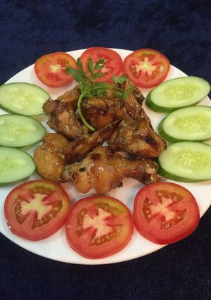 Hình của món Cánh, đùi gà chiên nước mắm.
