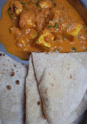 A picture of Paneer butter masala.