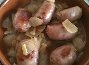 Foto principal de Butifarra con cebolla al vino