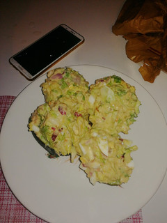Una foto de Aguacates rellenos de atún