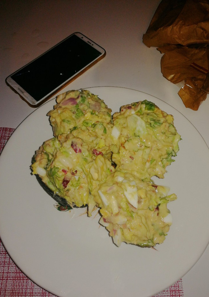 Una foto de Aguacates rellenos de atún