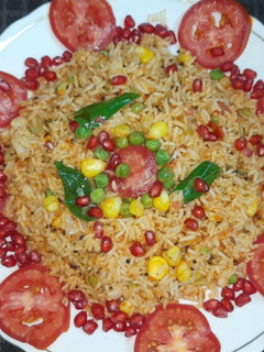 टोमेटो फ्राइड राइस (tomato fried rice recipe in Hindi) रेसिपी मुख्य फोटो