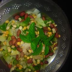 A picture of Mix-mint-leaves-salad.