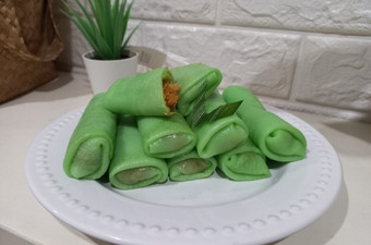 Cara Buat Dadar Gulung Unti Kelapa Wajib Dicoba