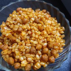 A picture of Chana gehu masala.