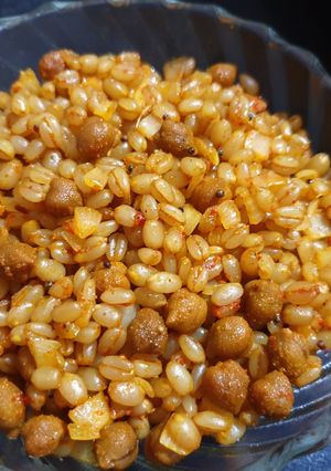 A picture of Chana gehu masala.
