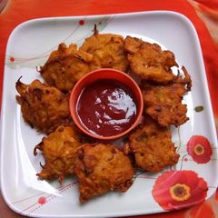 A picture of Cabbage-Onion-Potato Pakauda.