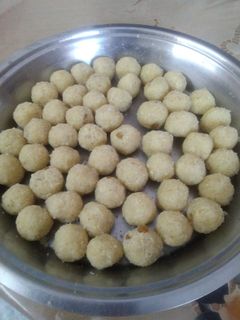 नारियल के लड्डू (nariyal ke ladoo recipe in Hindi) रेसिपी मुख्य फोटो