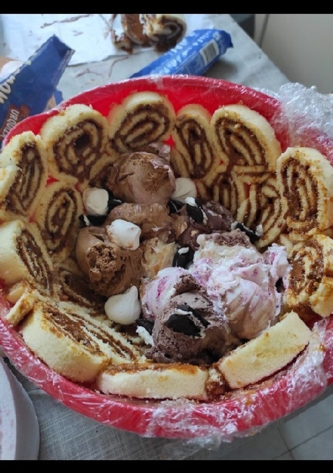 Una foto de Postre helado de pionono súper fácil