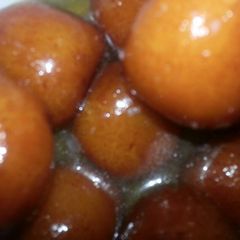 A picture of Gulab jamun.