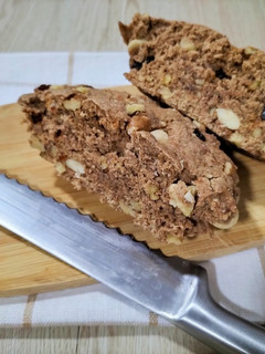 Una foto de Pan de centeno y frutos secos en microondas