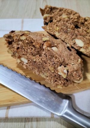 Una foto de Pan de centeno y frutos secos en microondas