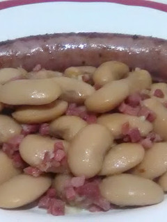 Una foto de Alubias secas con longaniza