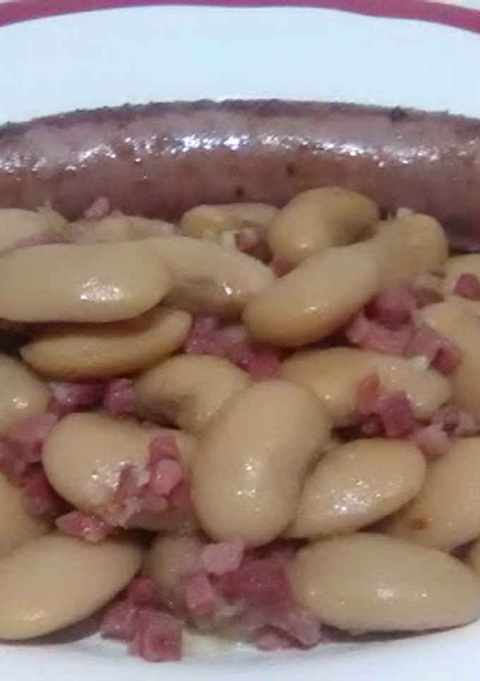 Una foto de Alubias secas con longaniza