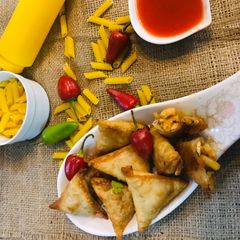 A picture of Samosa stuff macaroni.