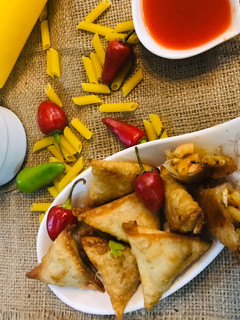 A picture of Samosa stuff macaroni.