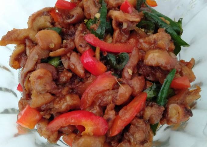 Ternyata begini lho! Cara termudah memasak Oseng kulit ayam paprika cabe ijo yang lezat