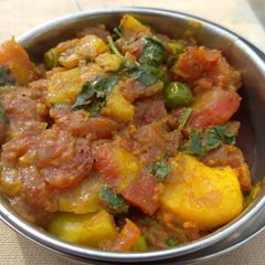 A picture of Tasty carrot potato peas😋😋😋 gajar aloo matar ki swadist sabji.