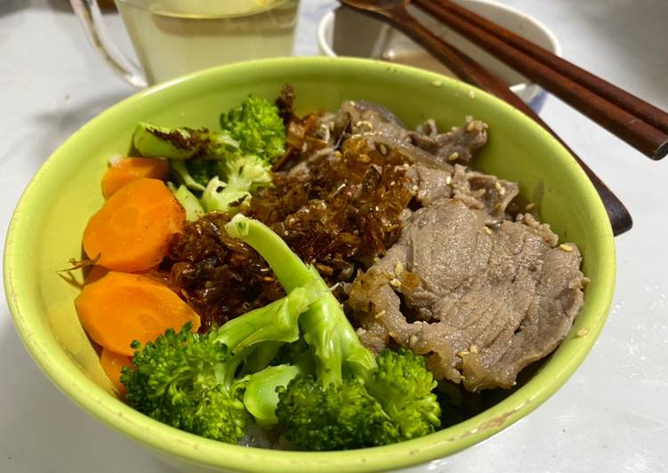 Steps to Prepare Super Quick Homemade Beef with vegetables bowl (野菜牛丼)