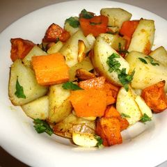 A picture of Garlic Roasted Potatoes & Squash.