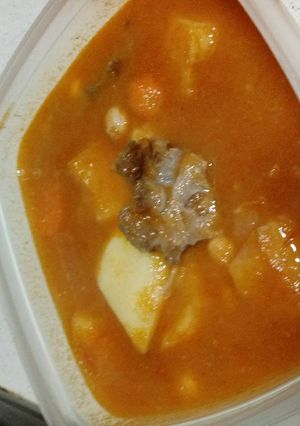 Una foto de Carrilleras guisadas con garbanzos