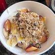 Yogurt con frutas y granola