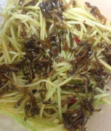 cá khô trộn gỏi xoài