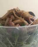 Bò xào hành và rau mầm