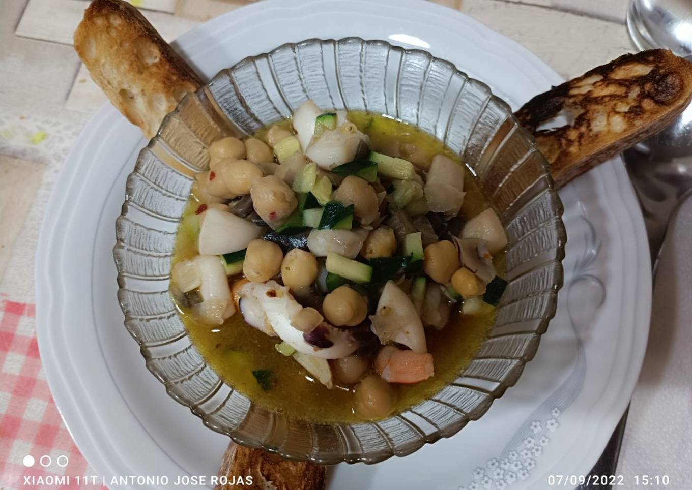 Garbanzos, sepia y langostinos 😋😋😋😋