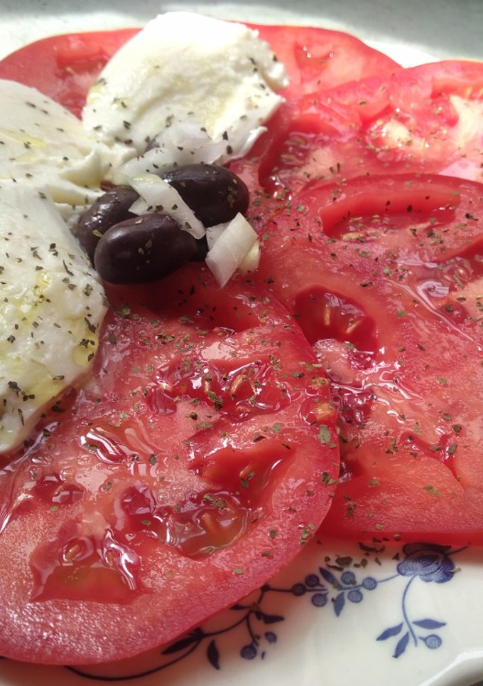 Una foto de Carpaccio de tomate de la huerta de Zaragoza